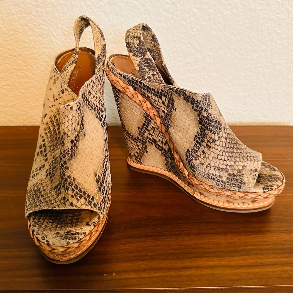 Boutique 9 Tan and Black Snakeskin Wedges